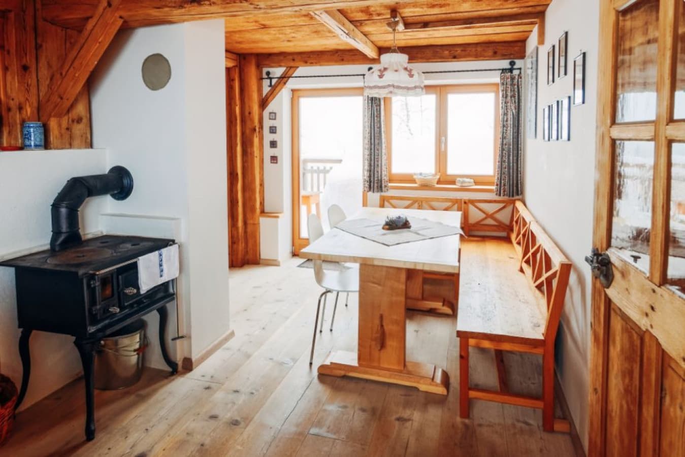 Cozy Lakefront Cabin with Direct Lake Access