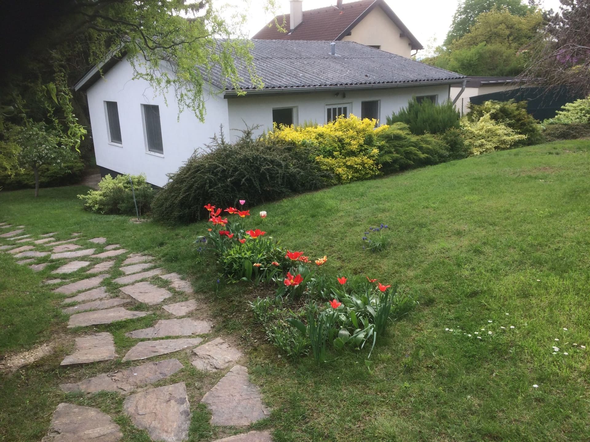 mit Garten, Grill und Terrasse