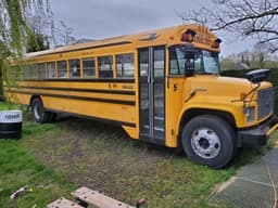 Ungewöhnliche Übernachtung in einem authentischen amerikanischen Schulbus