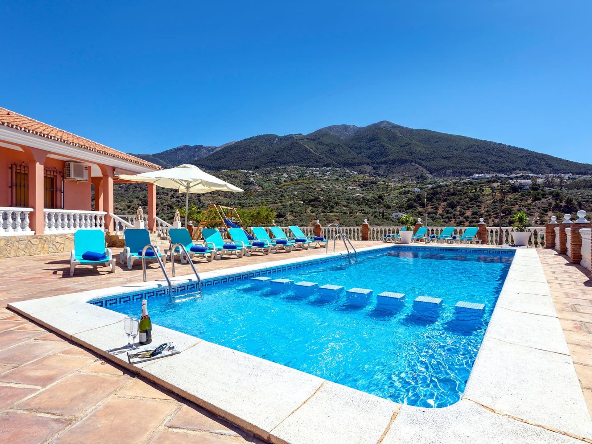 Familienhaus mit großzügigen Außenanlagen