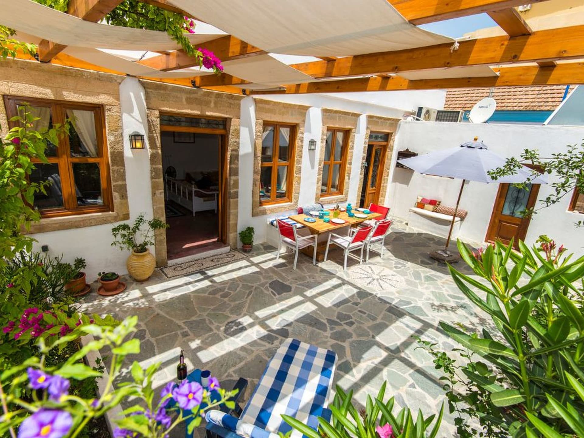 mit Barbecue in Ialyssos