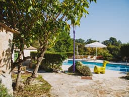 Helle Ferienwohnung in Karlovići mit Garten, Grill und Terrasse