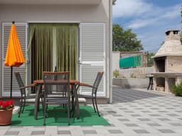 "Dinka" mit Terrasse