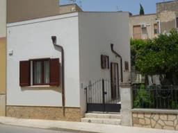 Wohnung in Custonaci mit Kleinem Garten