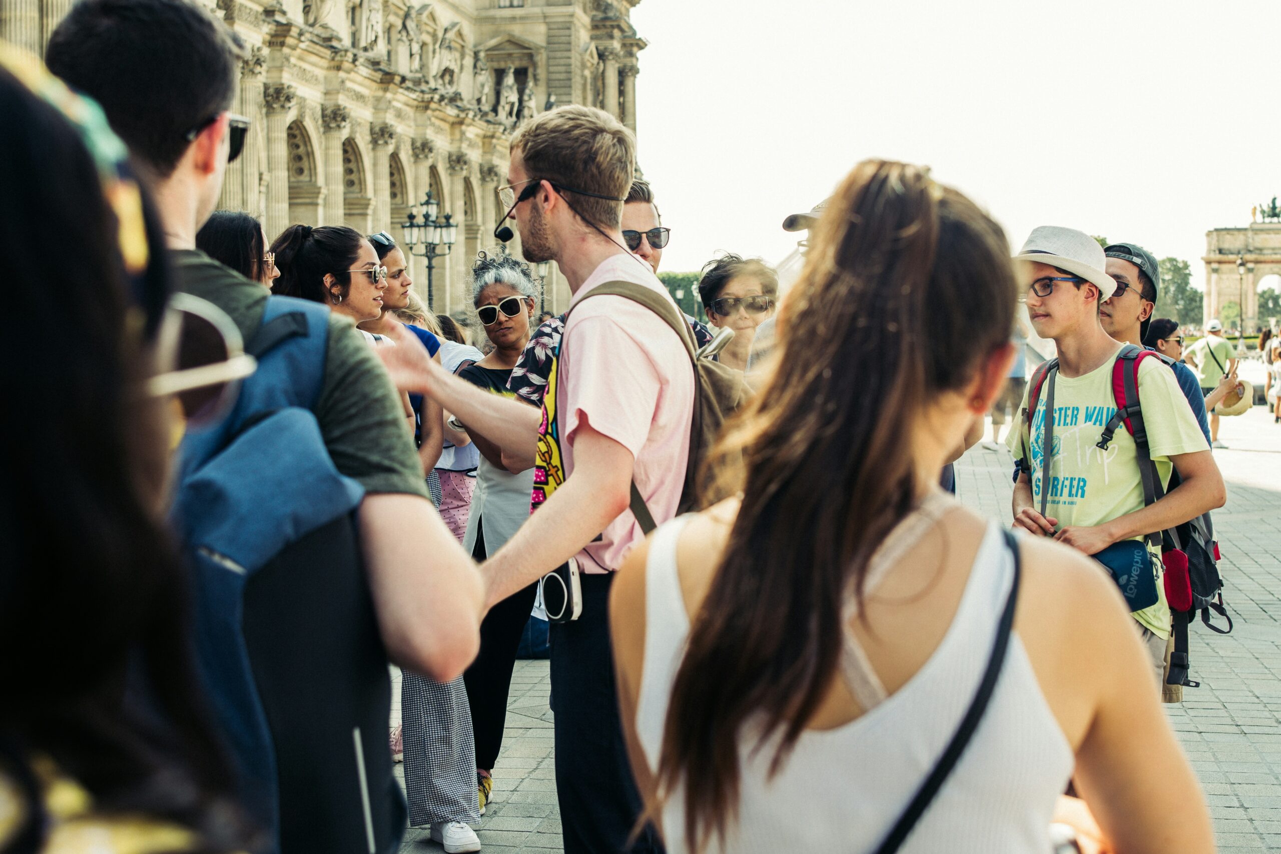 how to be a tour guide