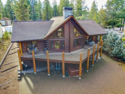 Stunning river views, private hot tub, custom log