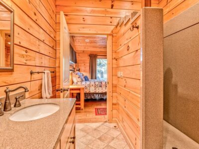 Stunning river views, private hot tub, custom log