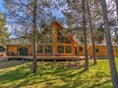 Riverfront Log Cabin with Foosball and Air Hockey