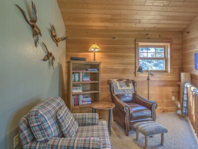 Riverfront Log Cabin with Foosball and Air Hockey