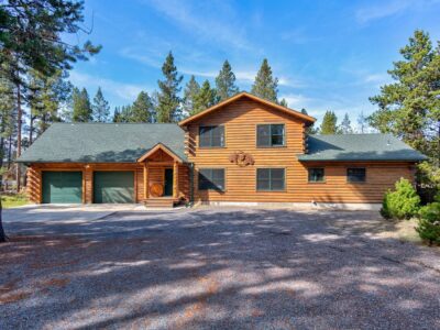 Riverfront Log Cabin with Foosball and Air Hockey