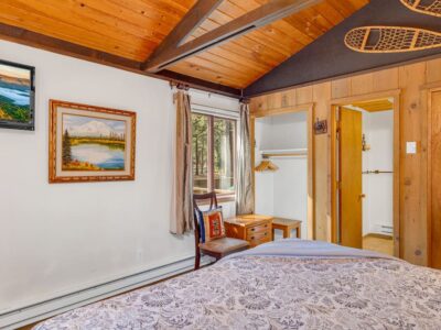 Rustic bungalow in the heart of Sunriver, perks