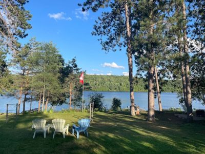 White Pine Cottage Wilberforce- Sandy Beach Entry