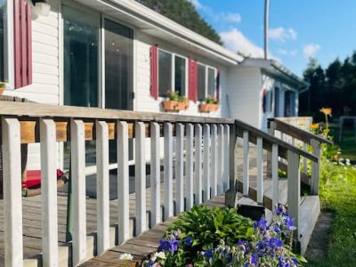 White Pine Cottage Wilberforce- Sandy Beach Entry